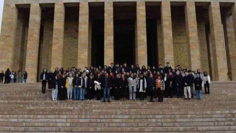 İzmit Belediyesi Çınar Akademisi İle Birlikte Anıtkabir'i Ziyaret Etti 3